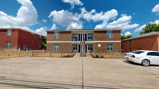 2 WEEKS FREE + $1,095 RENT ON THIS REMODELED 3 BEDROOM, 2 BATH! – photo 1