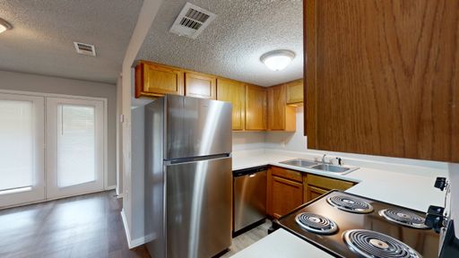 NO AUGUST RENT + PRICE IMPROVEMENT $895!!! – photo 1