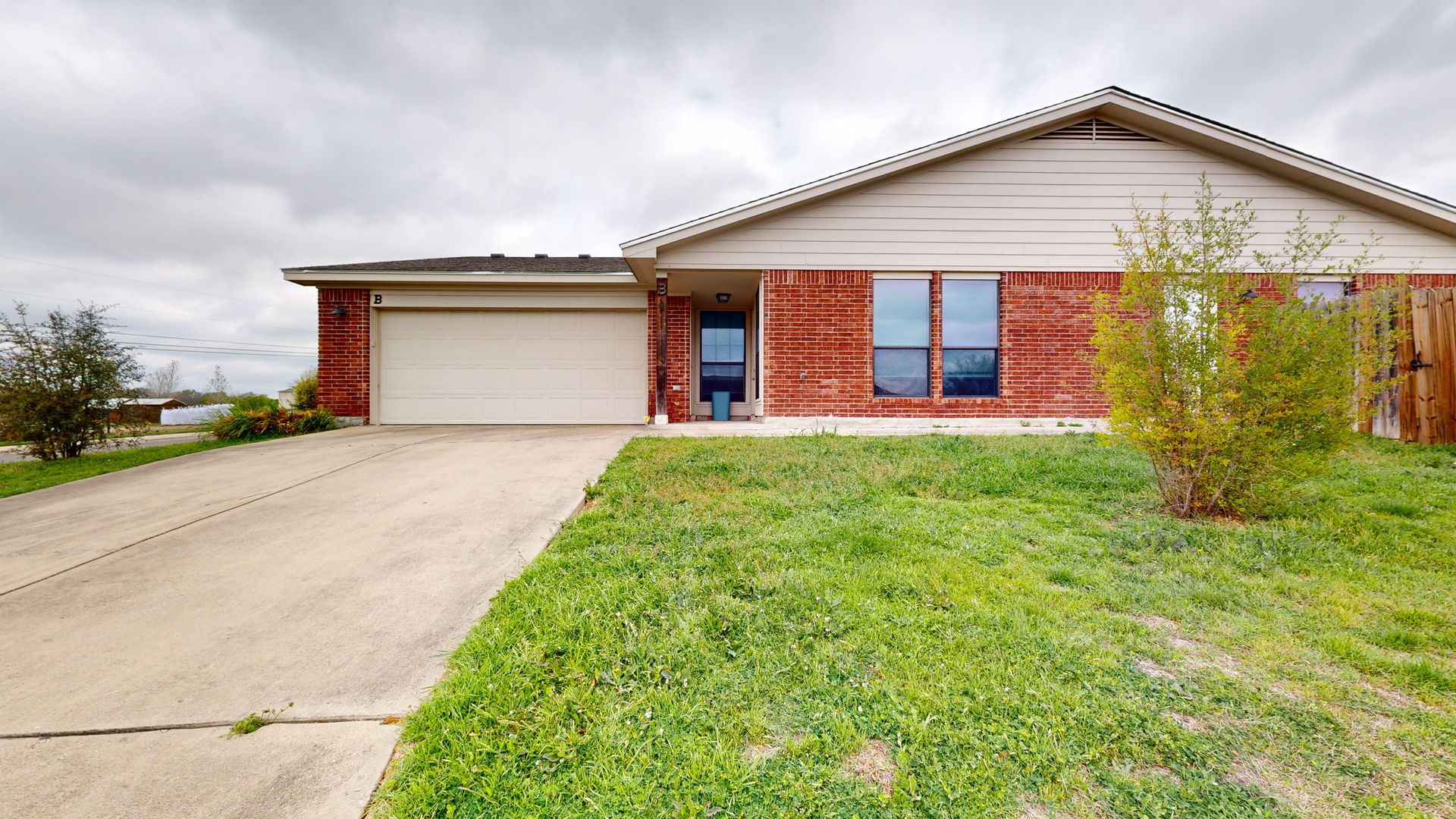 Nolanville House: 300 N 10th Street