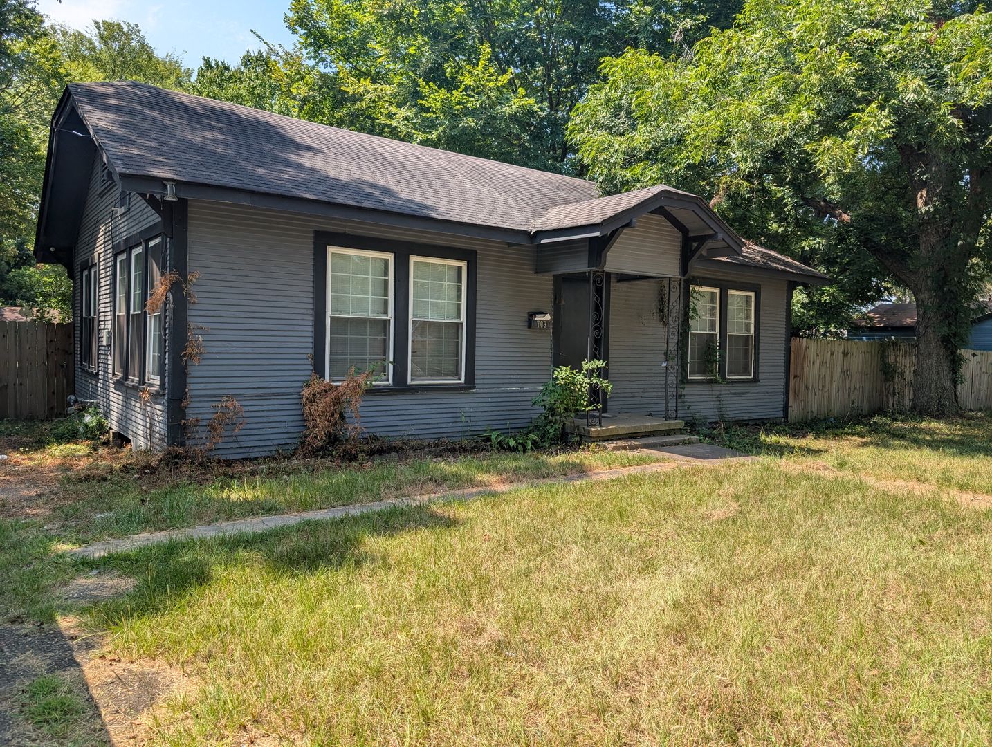 Texarkana House: 709 W. 26th
