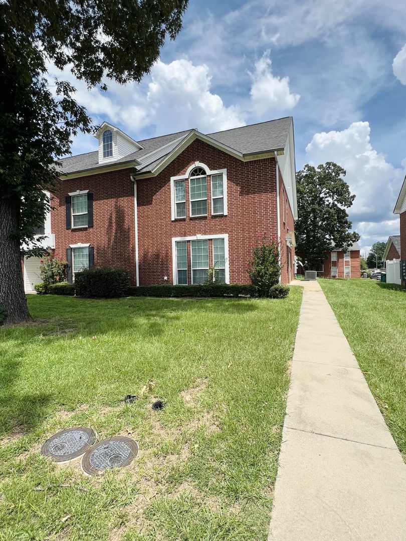 Texarkana Townhome: 4 Fernwood Drive