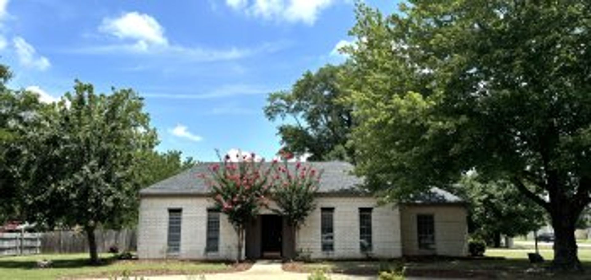 Texarkana House: 3808 Moores Lane