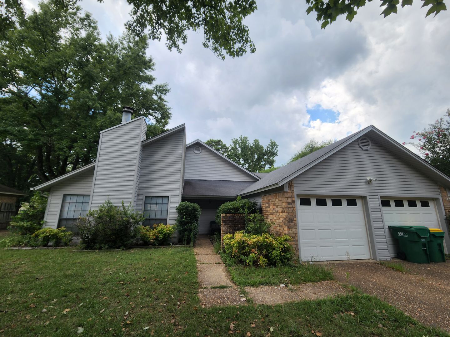 Texarkana House: 5705 Larry Drive