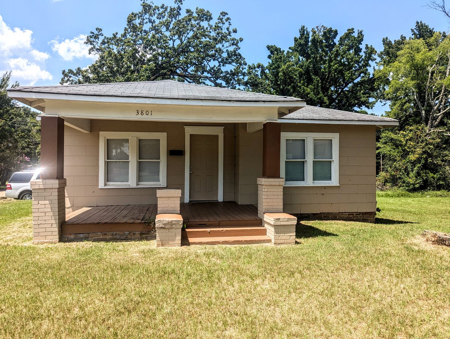 Texarkana House: 3801 Hazel Street
