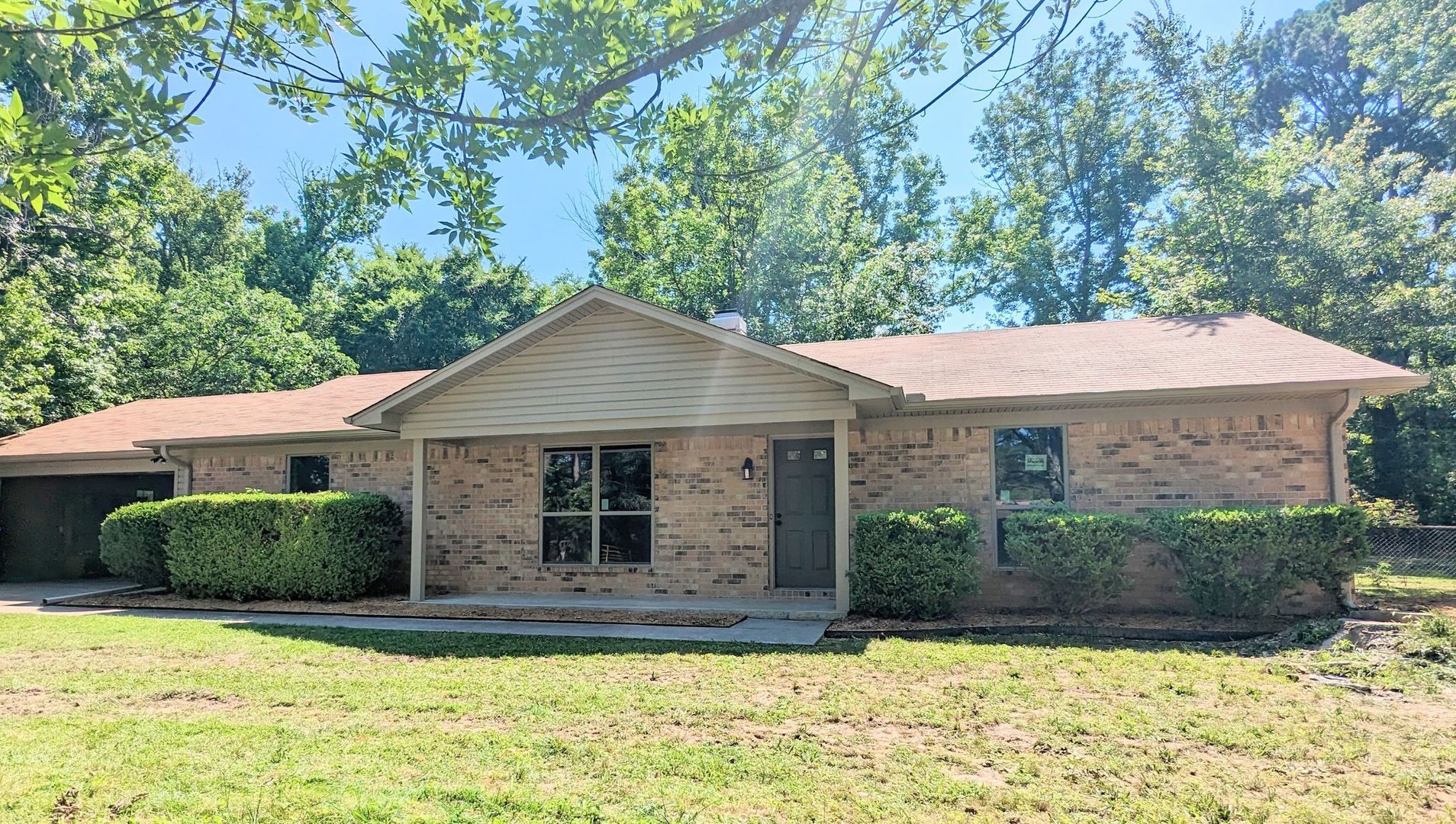 Texarkana House: 5706 Bandera