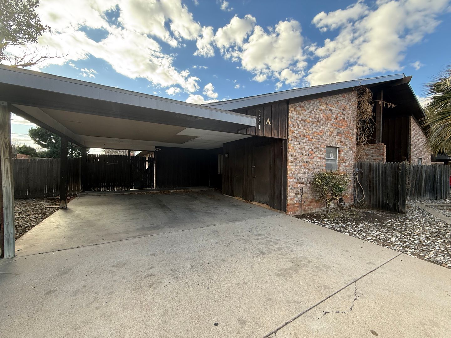 Odessa House: 2-2701 Pagewood