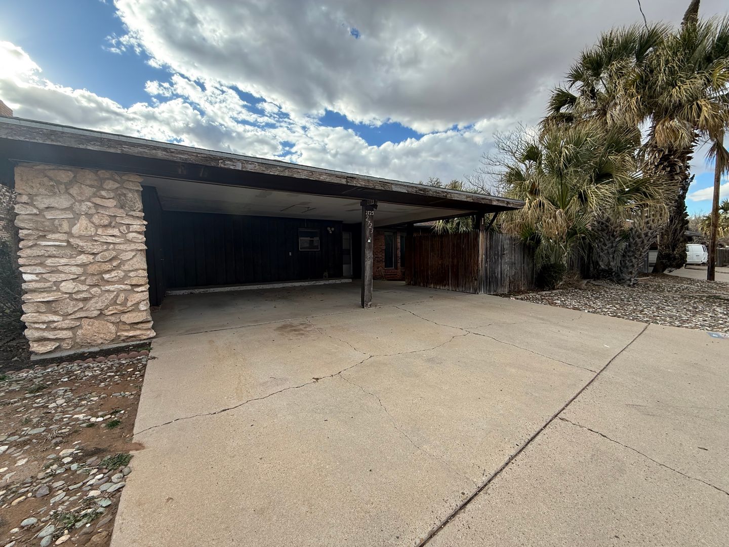 Odessa House: 35-2723 Fair Palms
