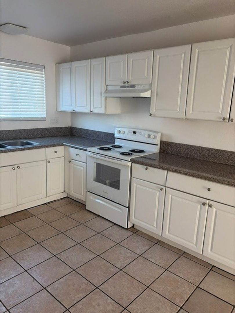 Santa Ana Apartment: 931 Bishop Street