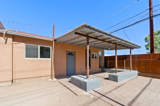 Charming Home Next to UMC Banner – photo 1