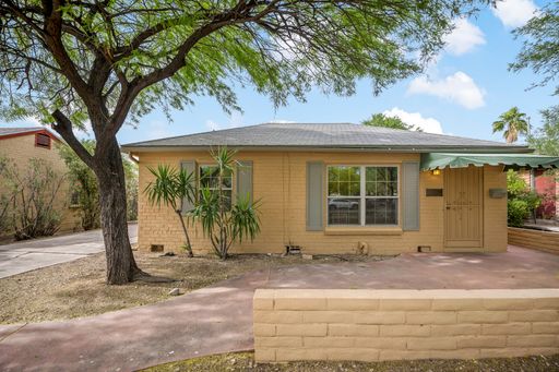 Perfect Home For College Students! 3 Bed 2 Bath! – photo 1