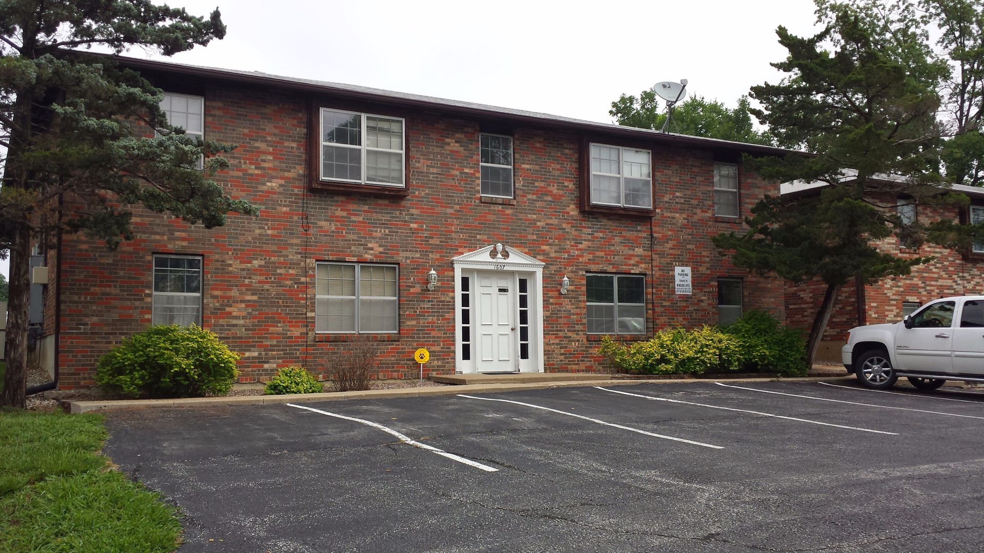 Columbia Apartment: 1609 Windsor