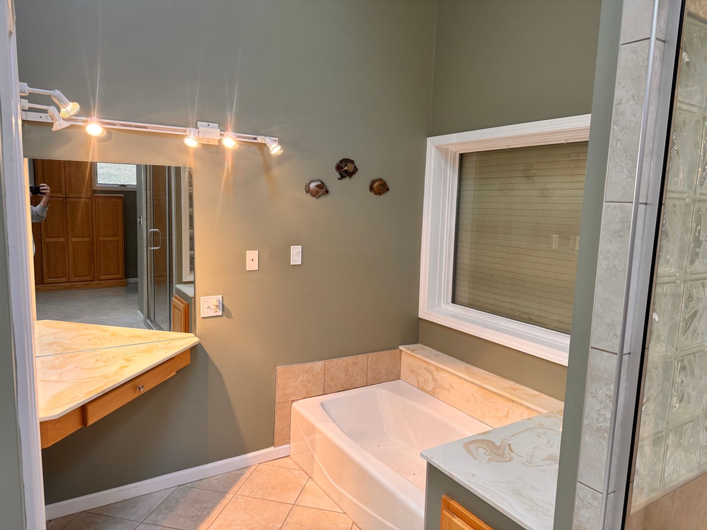 Columbia House: 7655 Sugar Creek Dr