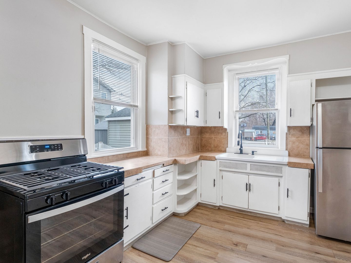 Gloucester House: 858 Market St,