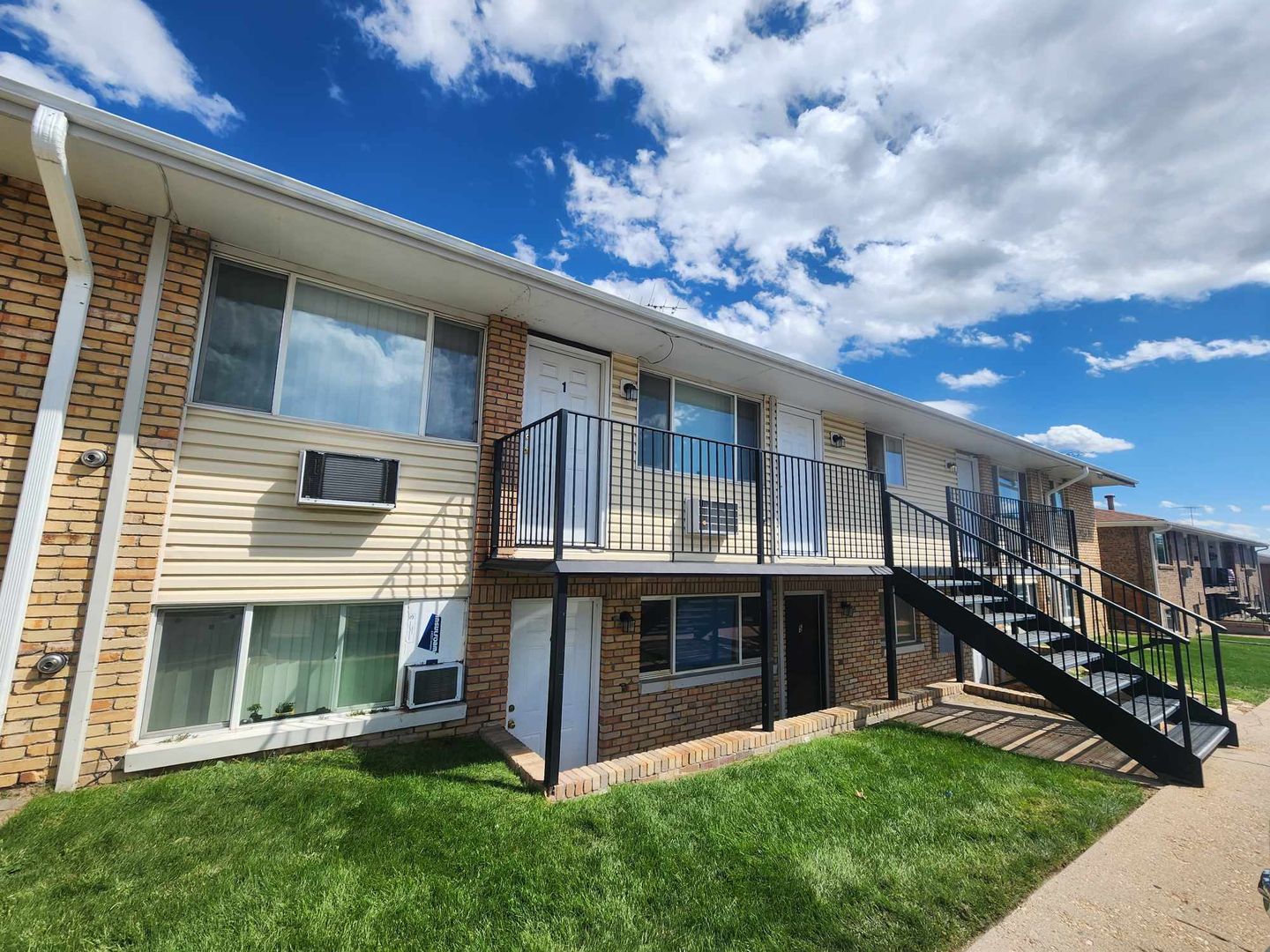 Evans Apartment: 3020 Denver St