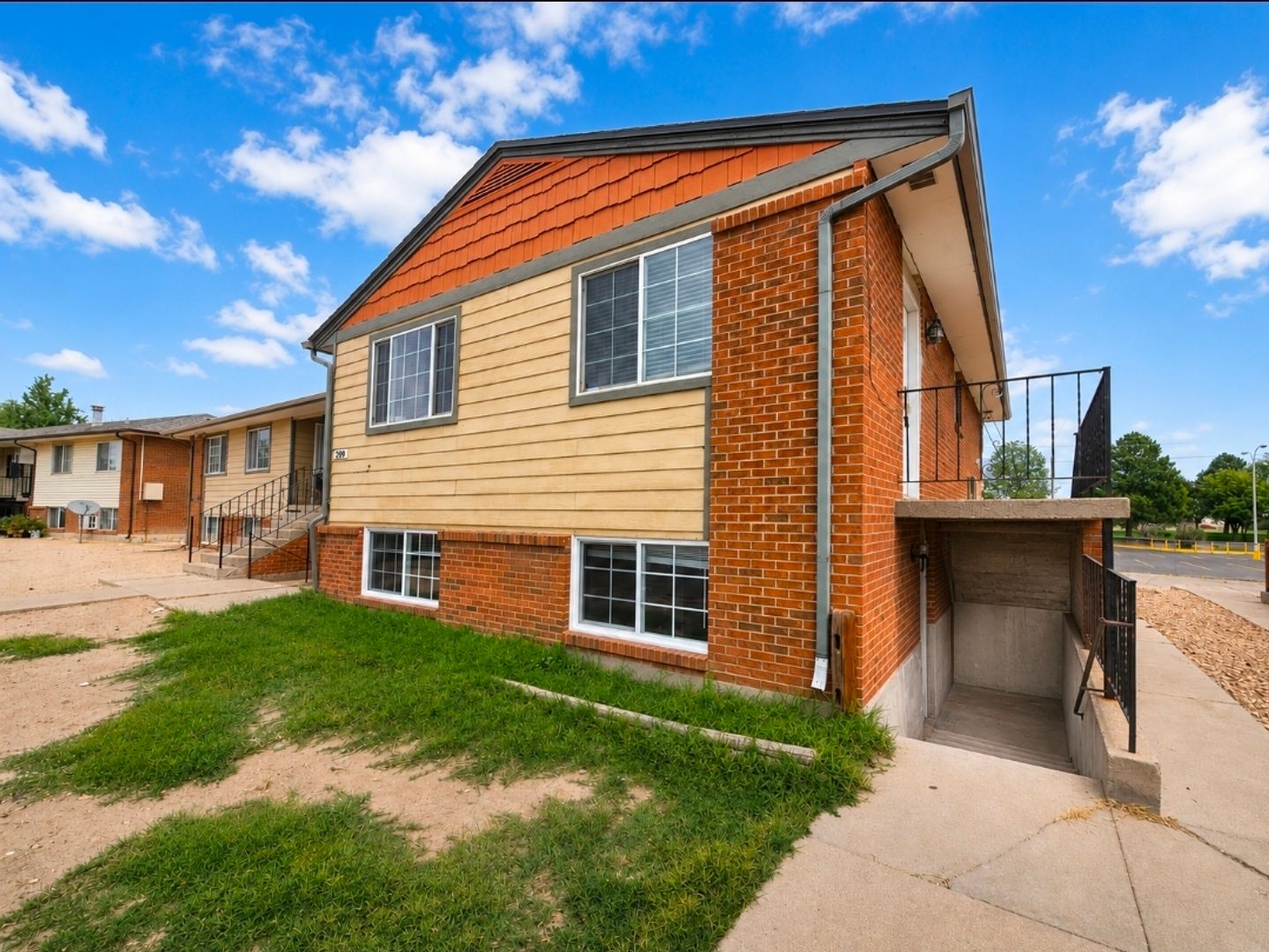 Evans Apartment: 2909 Glendale Drive