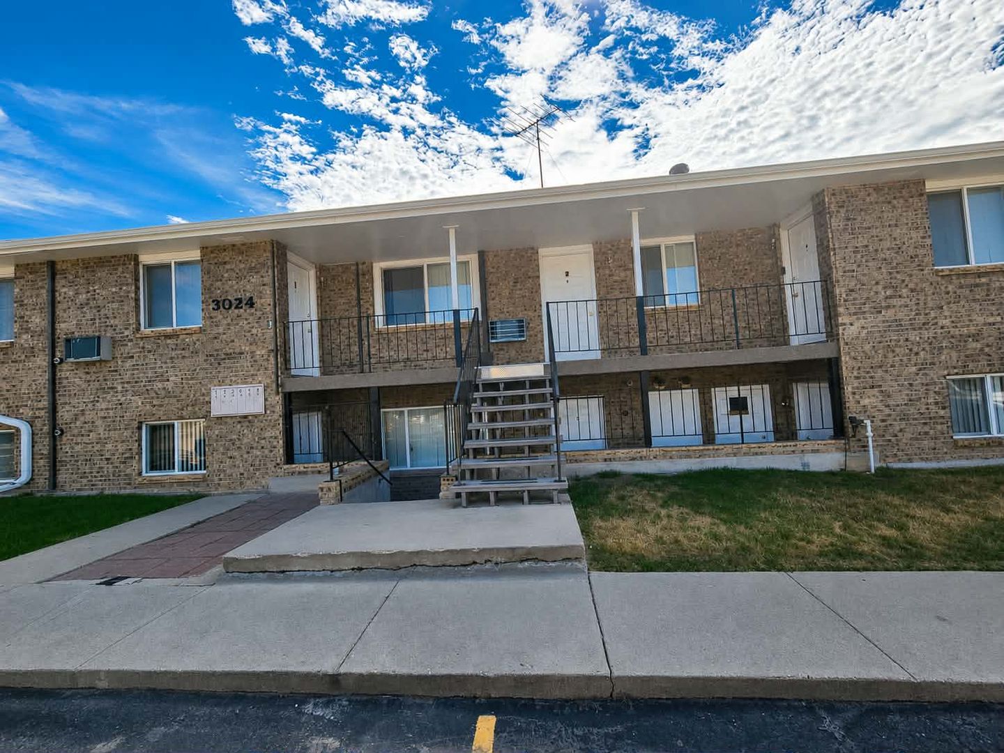 Evans Apartment: 3024 Denver St