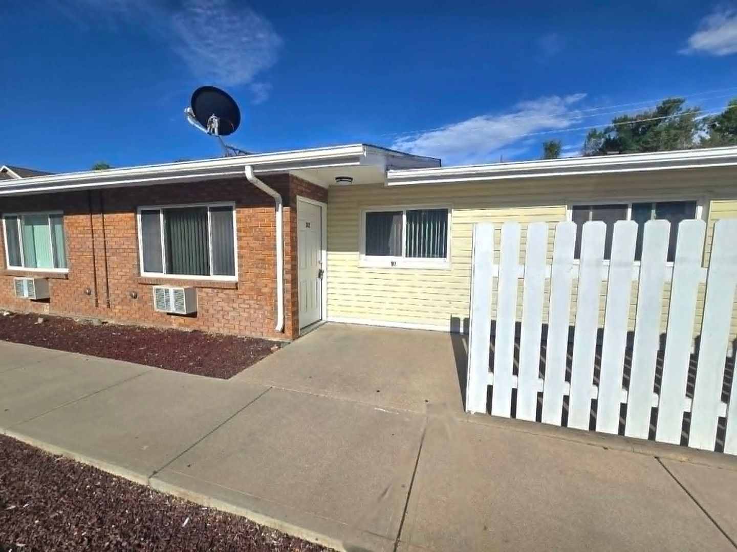 Windsor Apartment: 724 2nd St