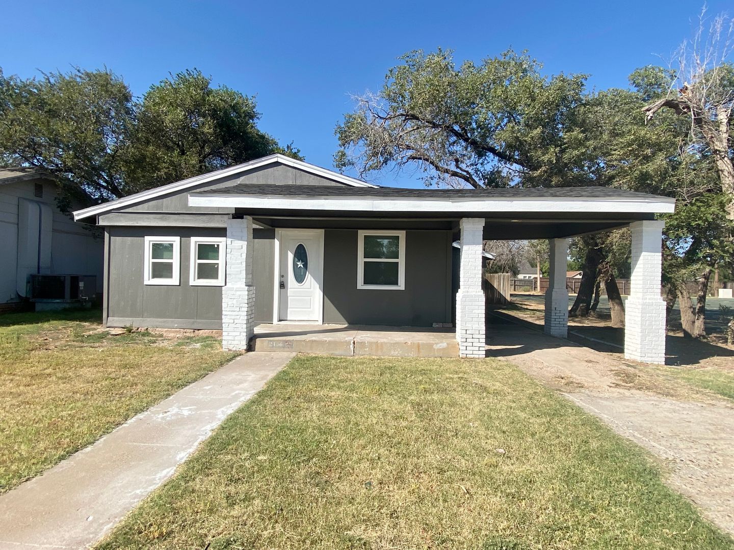Lubbock House: 2108 21st St
