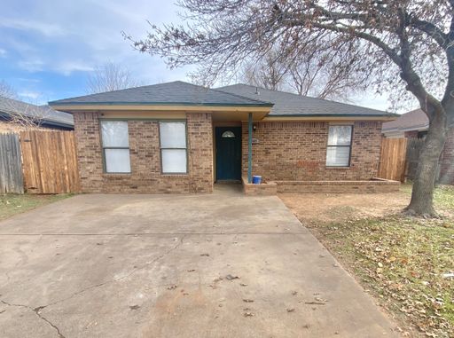 3 bed 1 bath now available in southeast Lubbock – photo 1