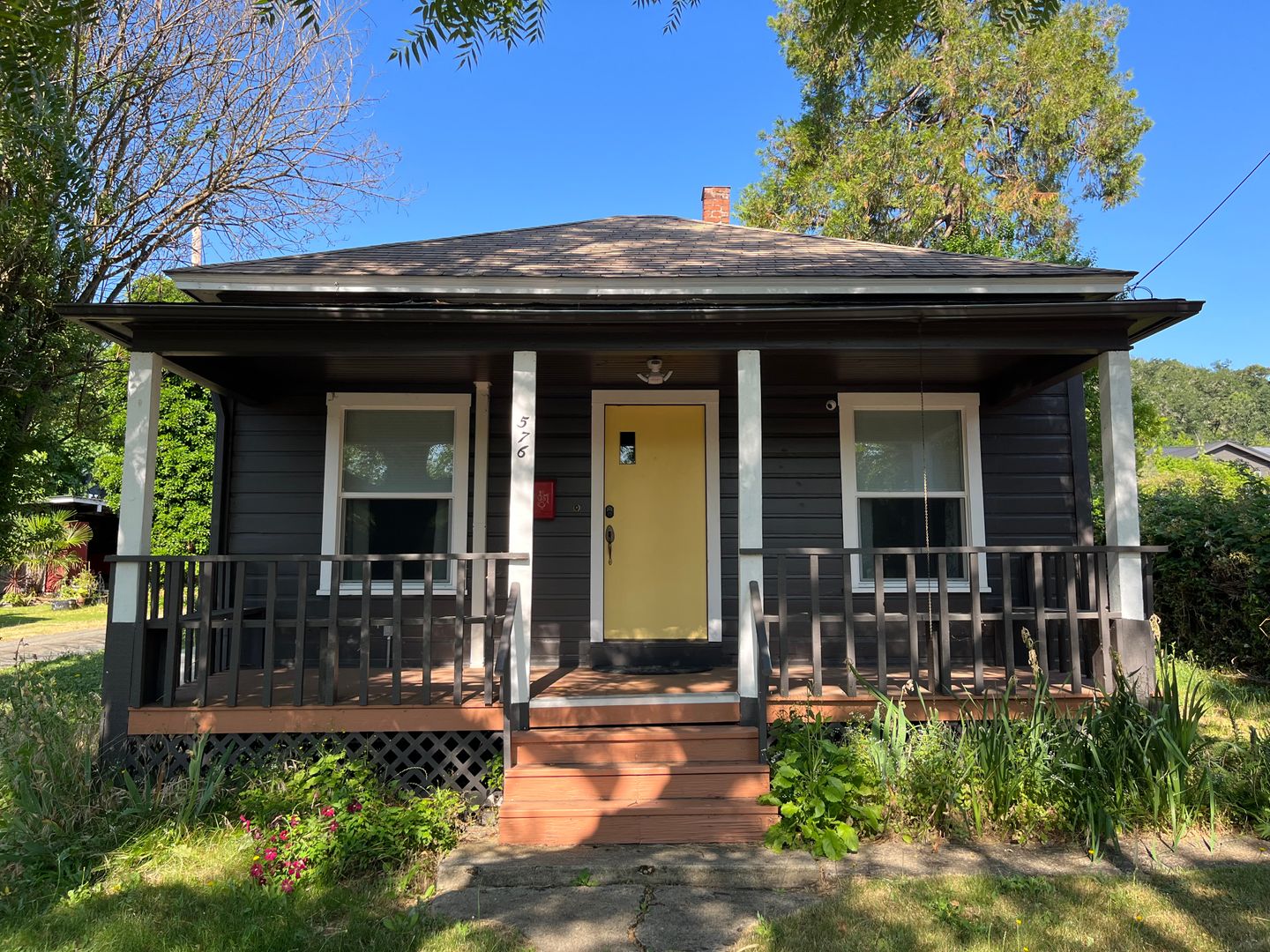 Roseburg House: 576 NE Winchester St