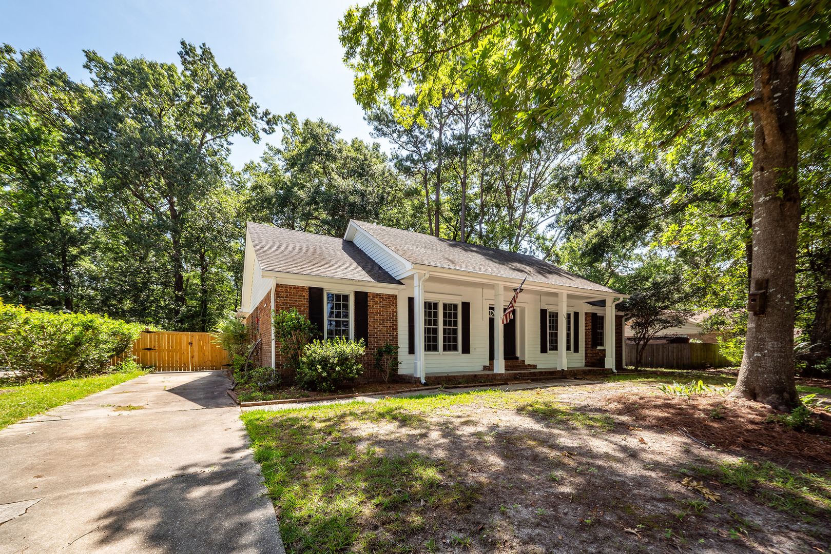 Summerville House: 109 Runnymede Lane