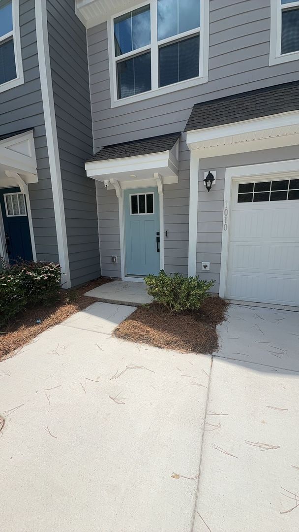 Summerville House: 1010 Crescent Cove Lane
