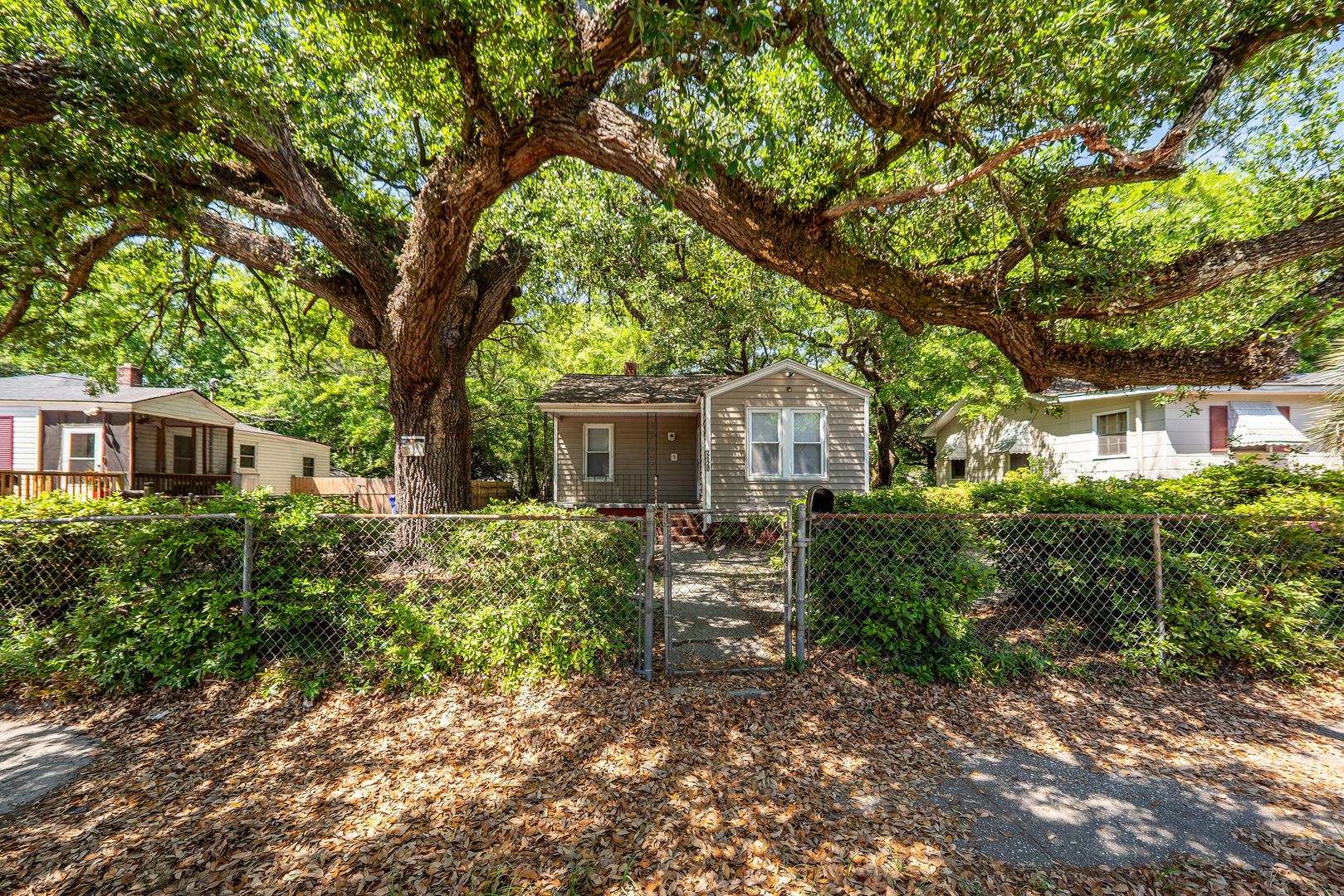 North Charleston House: 2620 Woodlawn Ave