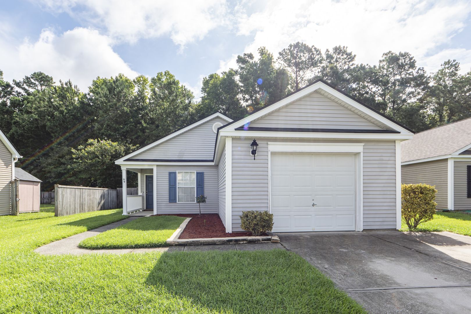Summerville House: 69 Blue Jasmine Ln