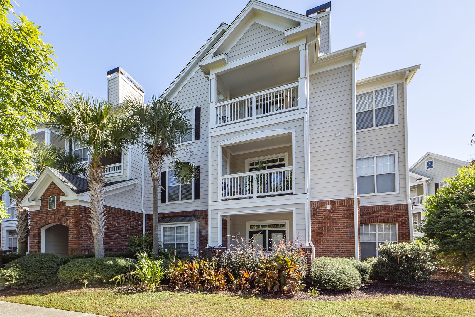 Charleston House: 45 Sycamore Ave #1126