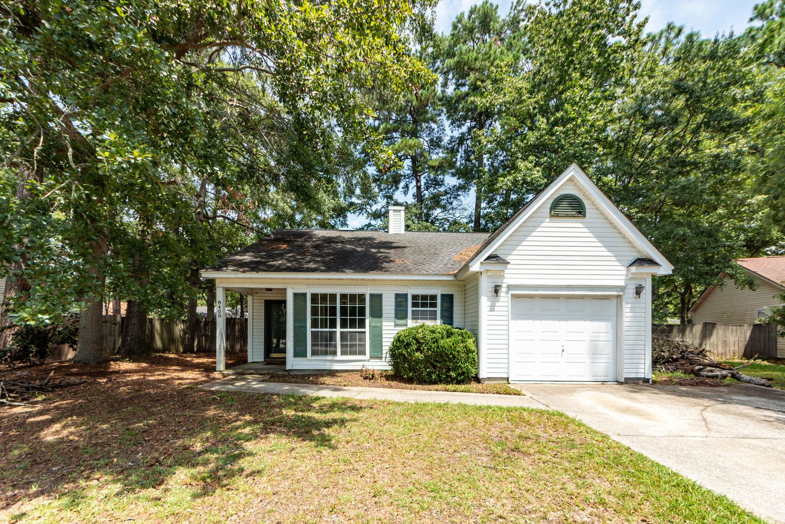North Charleston House: 8408 Battle Forest Drive