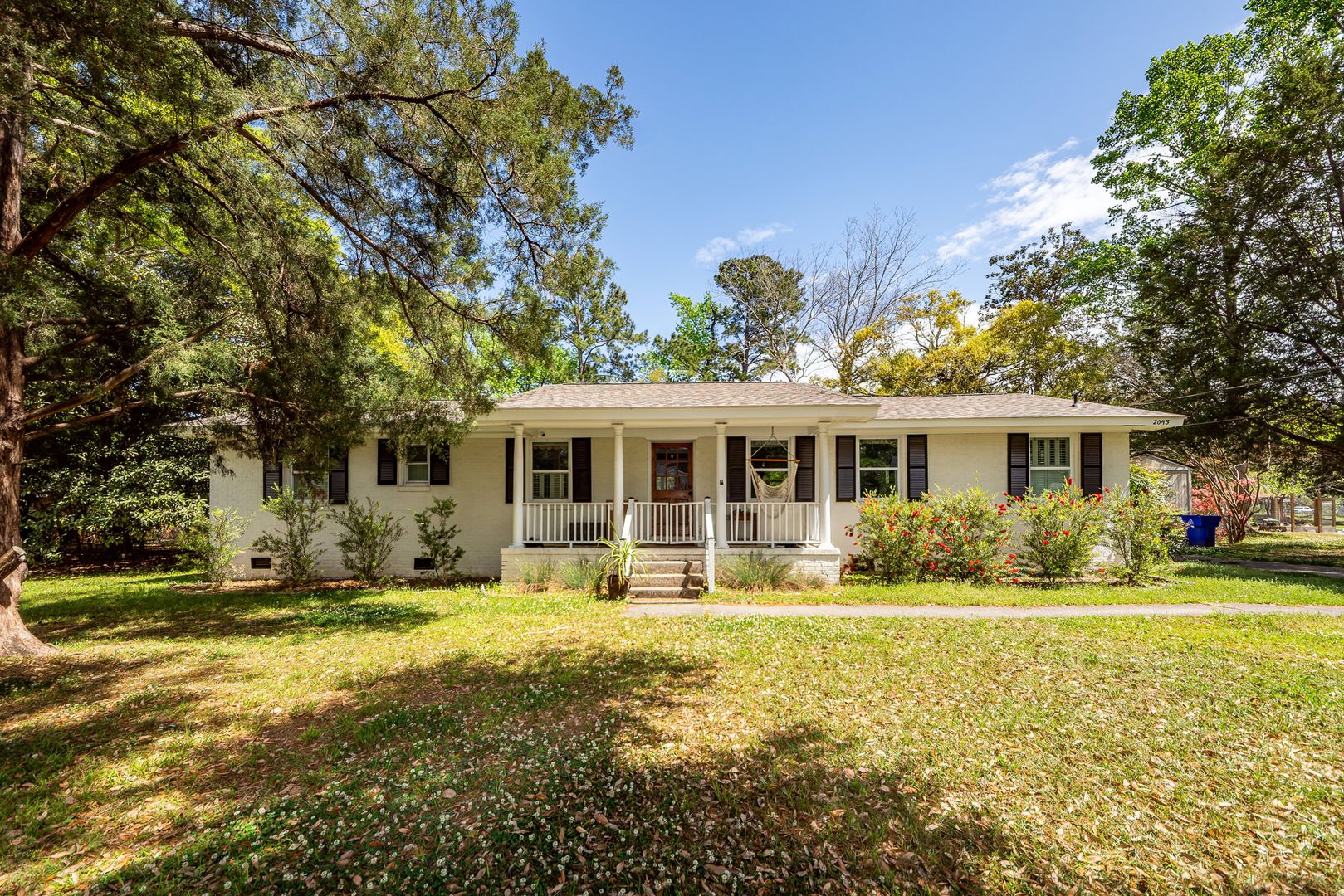 Charleston House: 2045 Lake Avenue