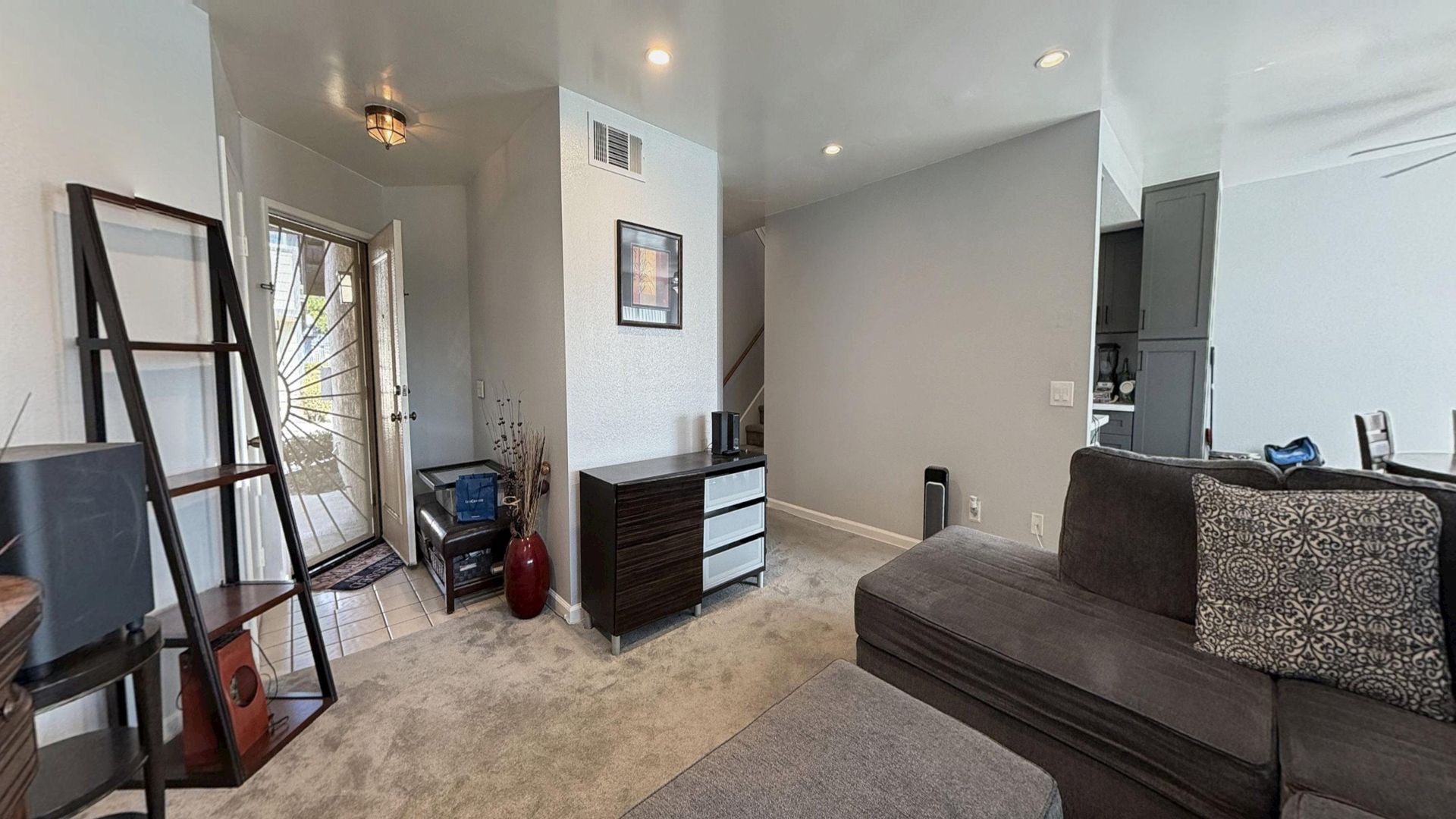 Ontario Condo: 831 Carlton Privado