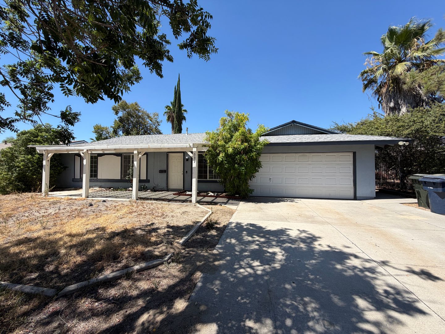 Redlands House: 539 Hidalgo Ave,