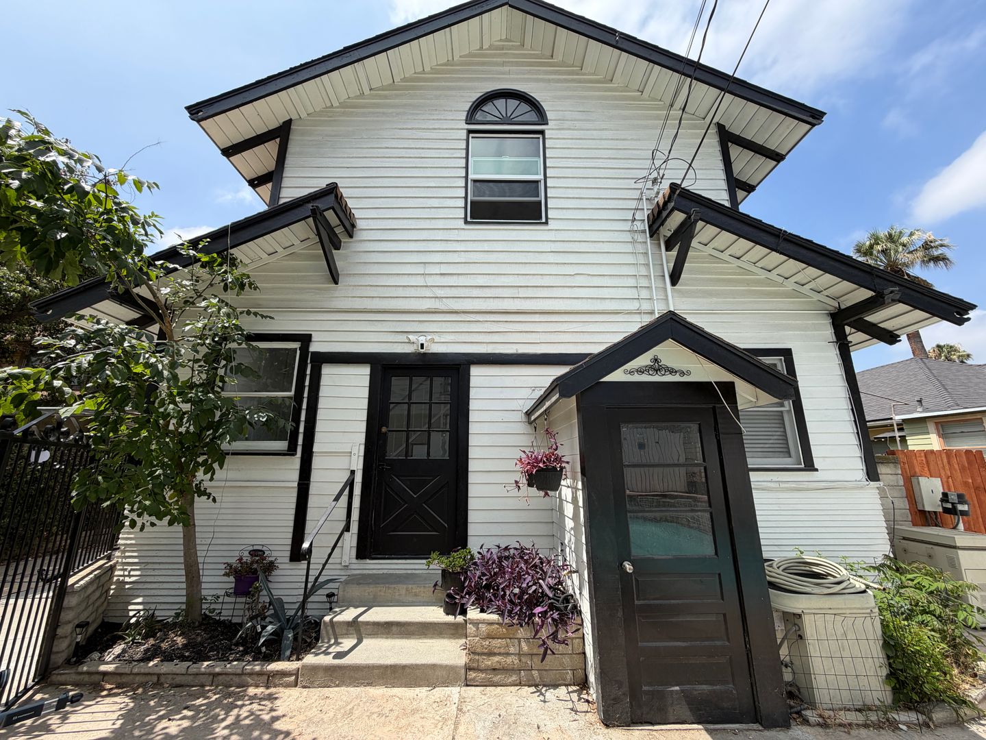 Riverside Apartment: 4373 12th St