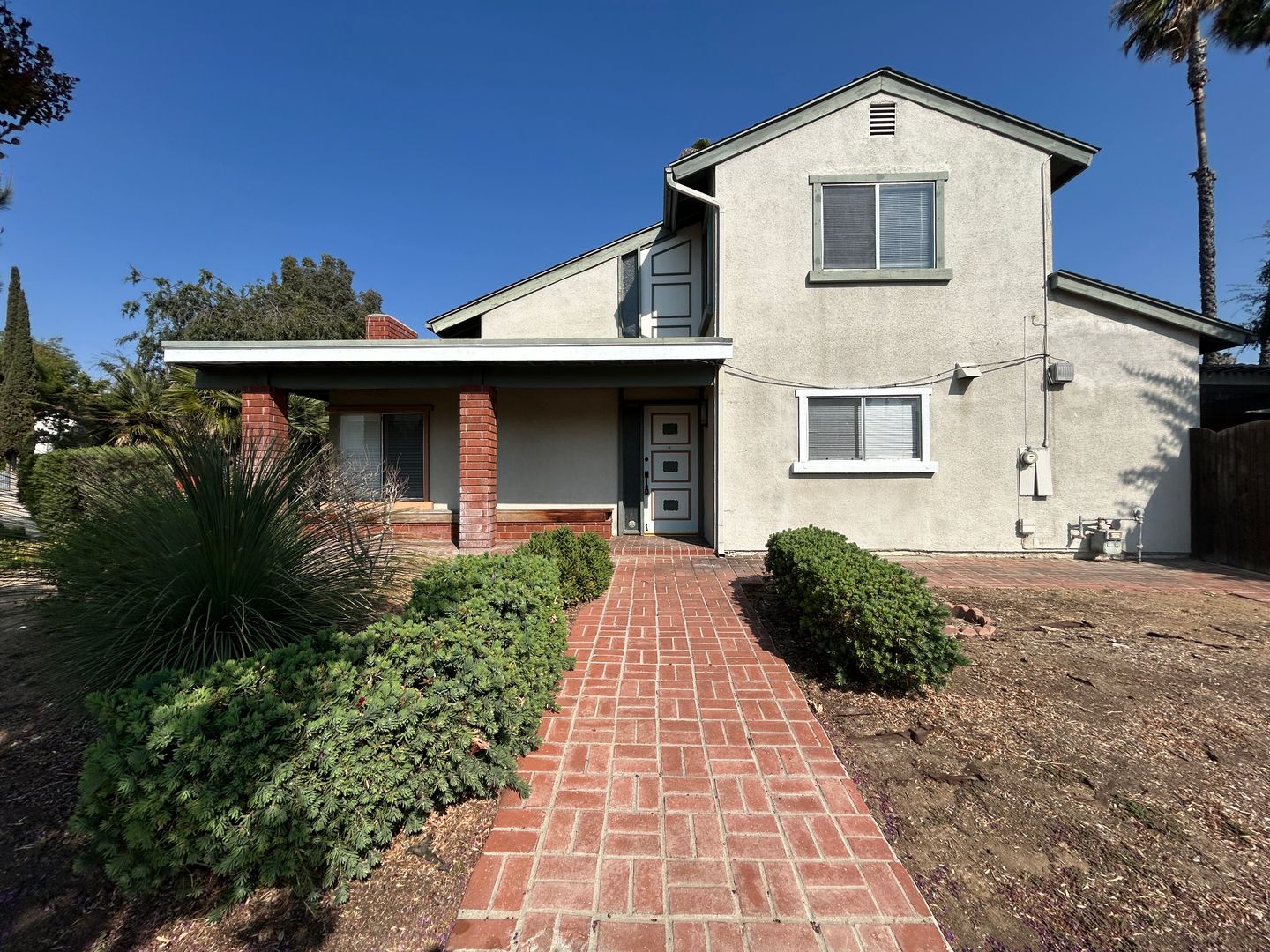 Riverside House: 5055 Pearblossom Drive