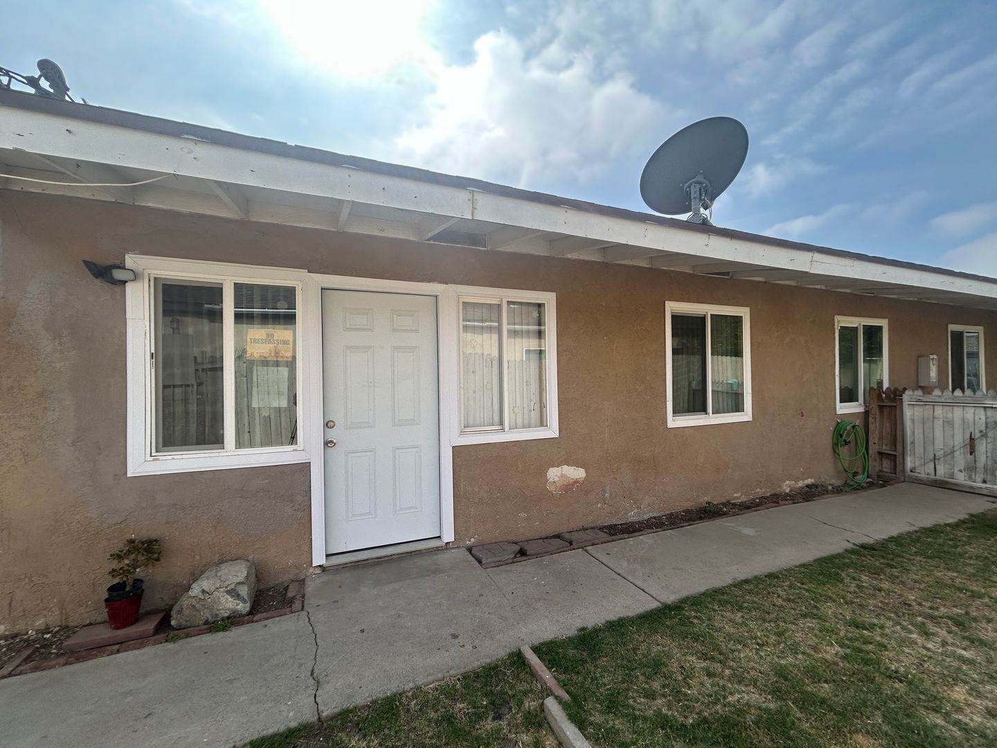 Moreno Valley Apartment: 24144 Clover Ave.