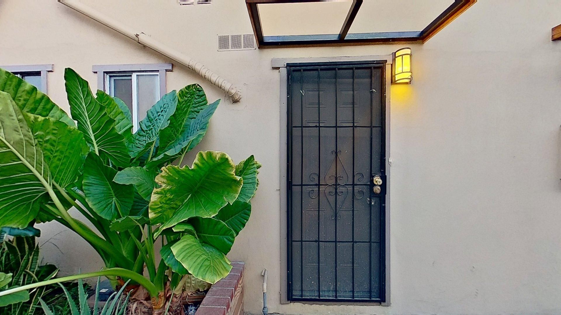 Fullerton Townhome: 443 W Valencia Dr