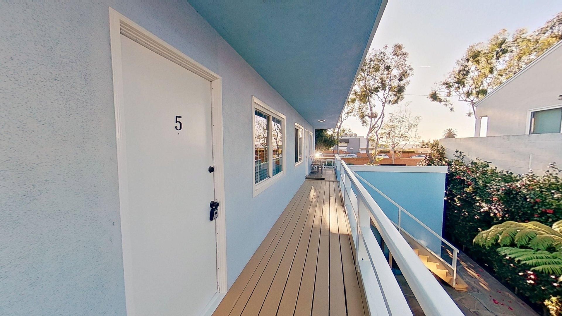 Laguna Beach Apartment: 510 Glenneyre St