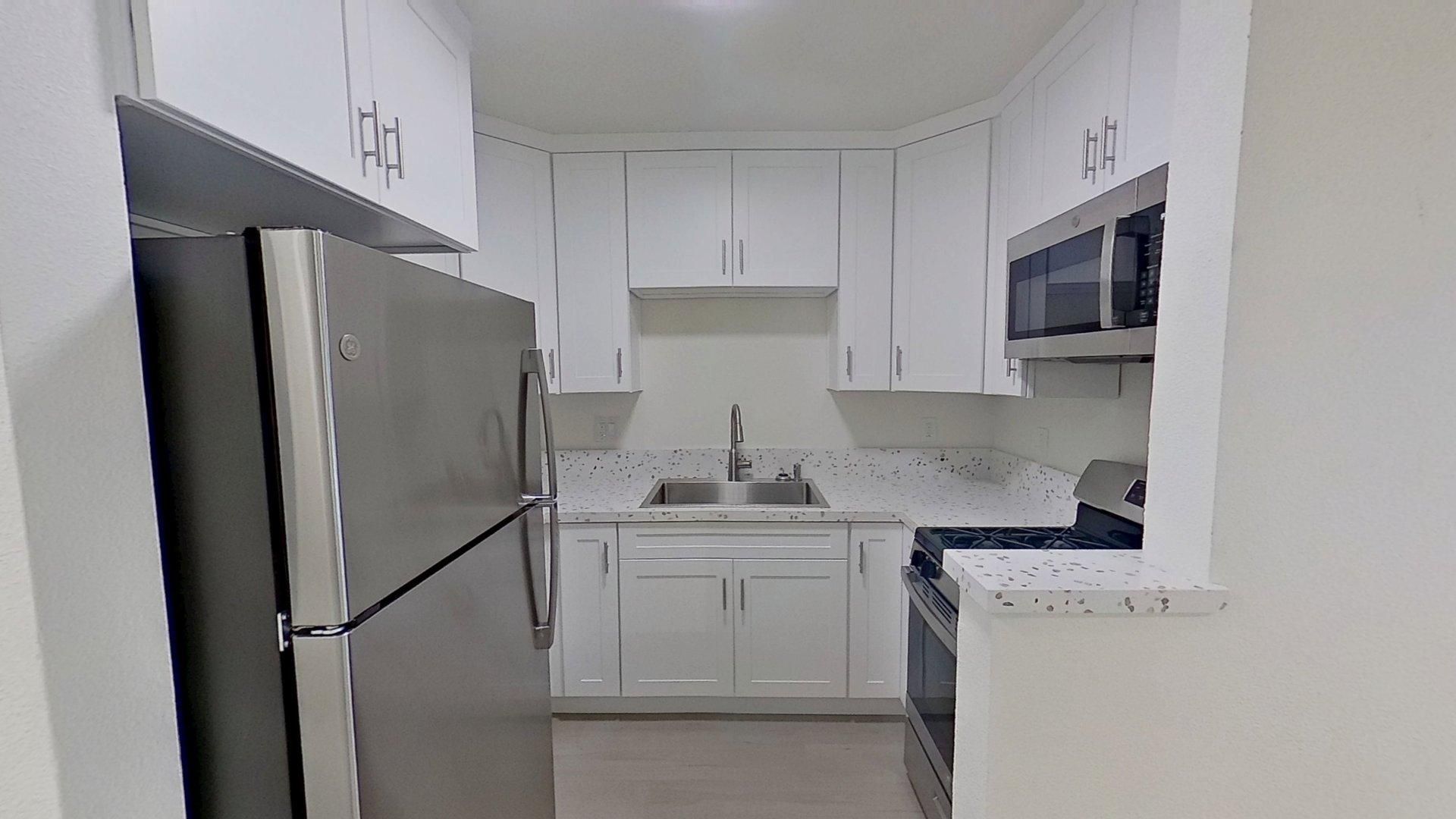 Fullerton Townhome: 443 W Valencia Dr