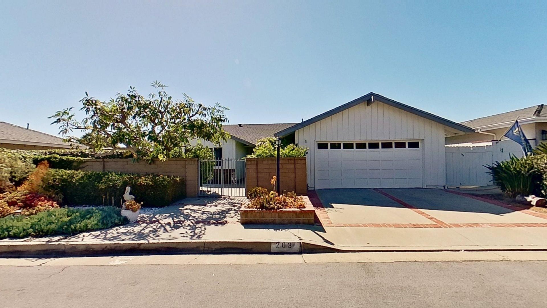 San Clemente House: 203 Via Senda