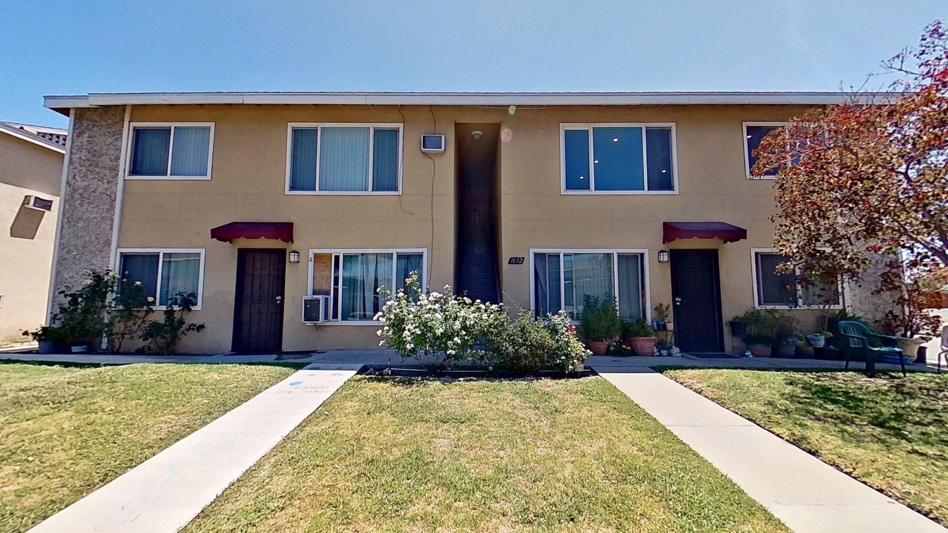 Fullerton Apartment: 1632 Picadilly Way