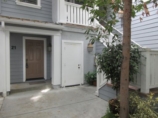 21 Hinterland, Ladera Ranch: Spacious 2 Bed 2.5 Bath Townhome with Community Amenities!