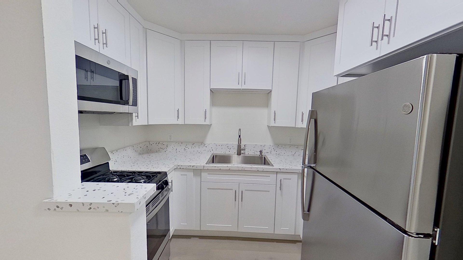 Fullerton Townhome: 443 W Valencia Dr