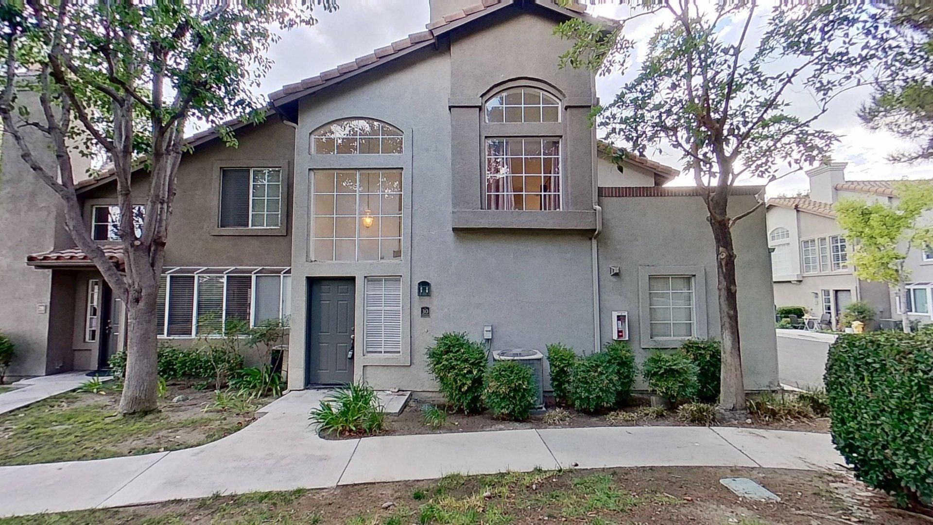 Aliso Viejo House: 30 Fuchsia