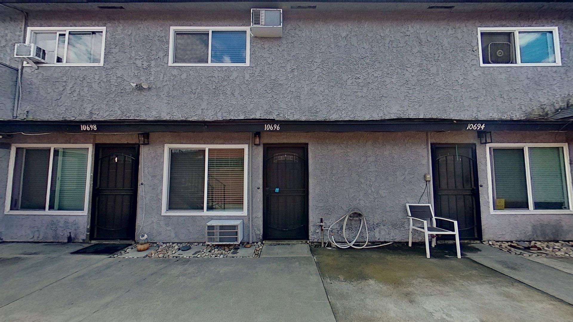Los Alamitos Apartment: 10692 Oak Street
