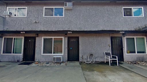 10696 Oak St, Los Alamitos: Spacious 1,000 sqft 2 Bed 2 Bath Townhome! – photo 1