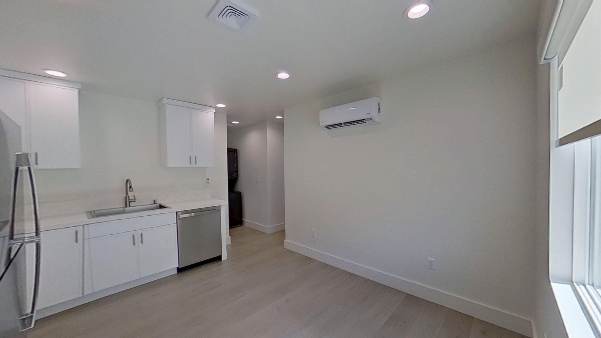 Fullerton Apartment: 524 Williamson Ave