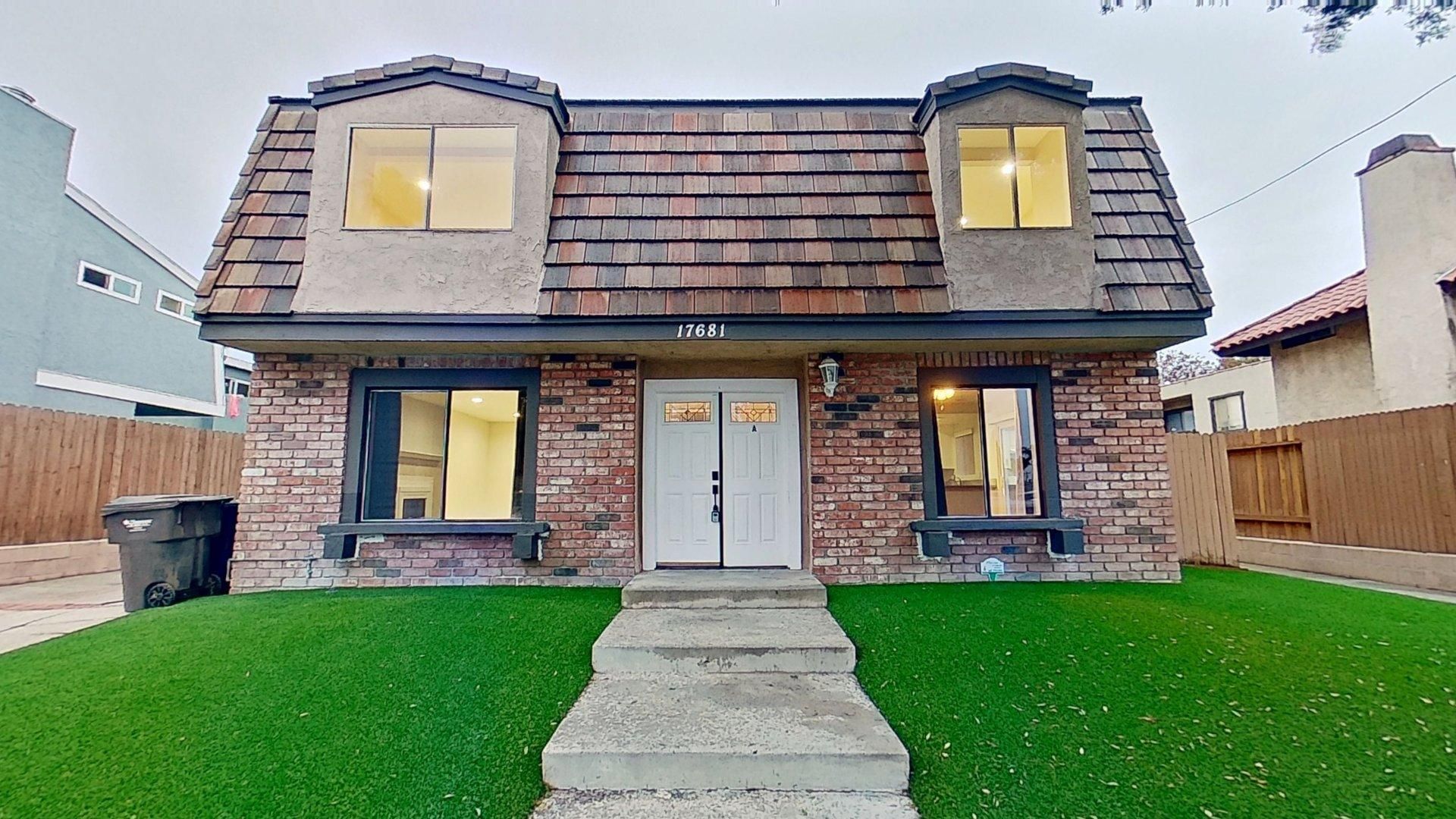 Huntington Beach Apartment: 17681 Van Buren Ln