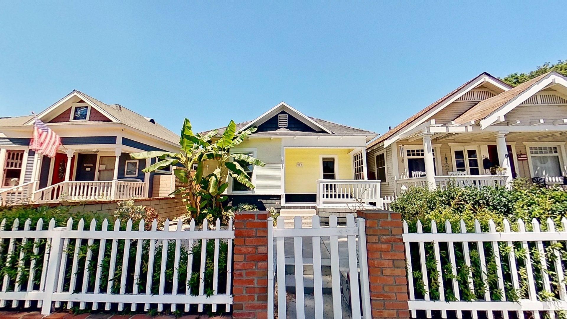 Huntington Beach House: 217 9th St.