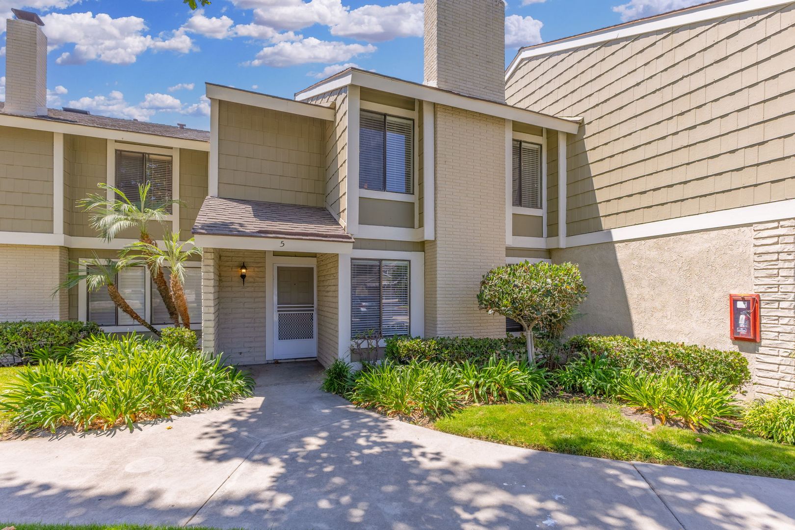 Irvine House: 5 Locust